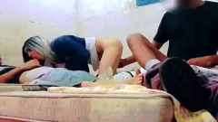 تشغيل صديقان يتشاركان كس فاتنة الساخنة في مجموعة ثلاثية برية مع خنثي ومؤخرة كبيرة