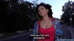 Jouer Une superbe brune amateur européenne se fait baiser en public pour de l'argent, avec un gros plan en POV de ses yeux verts et une éjaculation chaude.