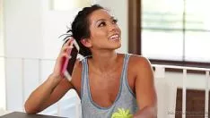 Jouer Une asiatique mignonne a des relations sexuelles avec ses clients fidèles Xnxx