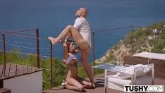 Play Porn On The Balcony With A Gorgeous And Good Cock Diva
