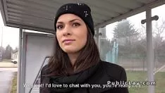 Odtwórz Ruchanko na dworcu autobusowym i widzę, jak inni pasażerowie uprawiają seks