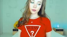 Odtwórz Seksowna blondynka i gwiazda porno bawią się na kamerze internetowej