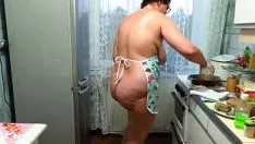 Afspelen Zeer opwindende masturbatie door deze sexy moeder