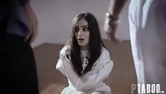 Redare Mereu tine de cap fetele pe care le dezbraca si incepe sa le futa in gura fara sa