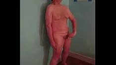 Oynat Bir adamın pastanın üzerine boşalmasını izlemekten hoşlanan baba arkadaşlar