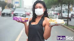 Abspielen Der peruanische Teenager Joselyn Lozano wird beim Verkauf von Turrones erwischt und bei einer intensiven Hardcore-Begegnung mit Pillen belegt