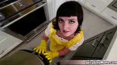 Rondborstige MILF stiefmoeder Jane's verboden POV ontmoeting