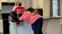 Abspielen Curvy Blonde Milf Realtor nimmt einen großen schwarzen Schwanz und bekommt eine Creampie