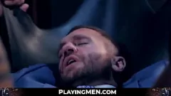 Redare Hung Hunk Experiențe Gloryhole Delight în mediul de birou clasic