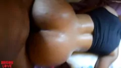 Jouer Big-Butt Blackass amateur Brison Love baisait son cul dur après les matchs