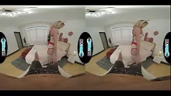 Redare Gagica blondă slabă călărește cocoșul mare al băiatului la extaz