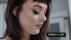 Redare Întâlnirea de Paște a lui Kyle Mason, cu o adolescență, cu coada ei de etapă
