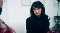 Reproduzir Step tio fica estranho com a pequena buceta e boca de adolescente