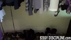 Reproducir Ayuda de Domme tetona Sissy Sissy en opciones de lencería y bragas