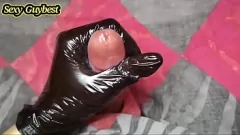 Oynat şehvetli lateks eldivenli handjob ve patlayıcı para atış