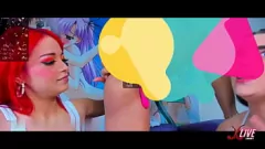 Afspelen Hete lesbische tieners plezieren elkaar met spuitende orgasmes