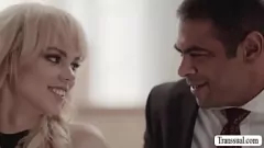 Redare T-Girl Kate Zoha în Întâlnire în aer liber Shemale Bareback