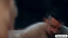 Afspelen T-girl stiefmoeder wordt ruw anaal geneukt door stiefzoon